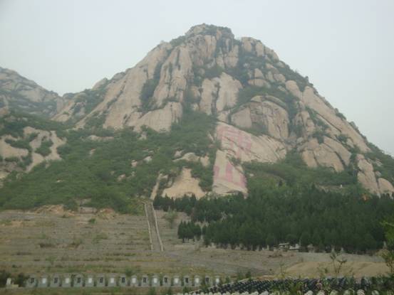 国易联风水专家组应邀至北京佛山陵园勘测陵园吉地