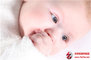 文姓男孩名字怎么起?快来北京宏名轩起名网_